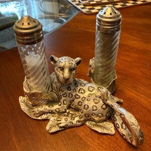Arthur Court 1998 Leopard Salt & Pepper Shaker Set Safari Jaguar Holder